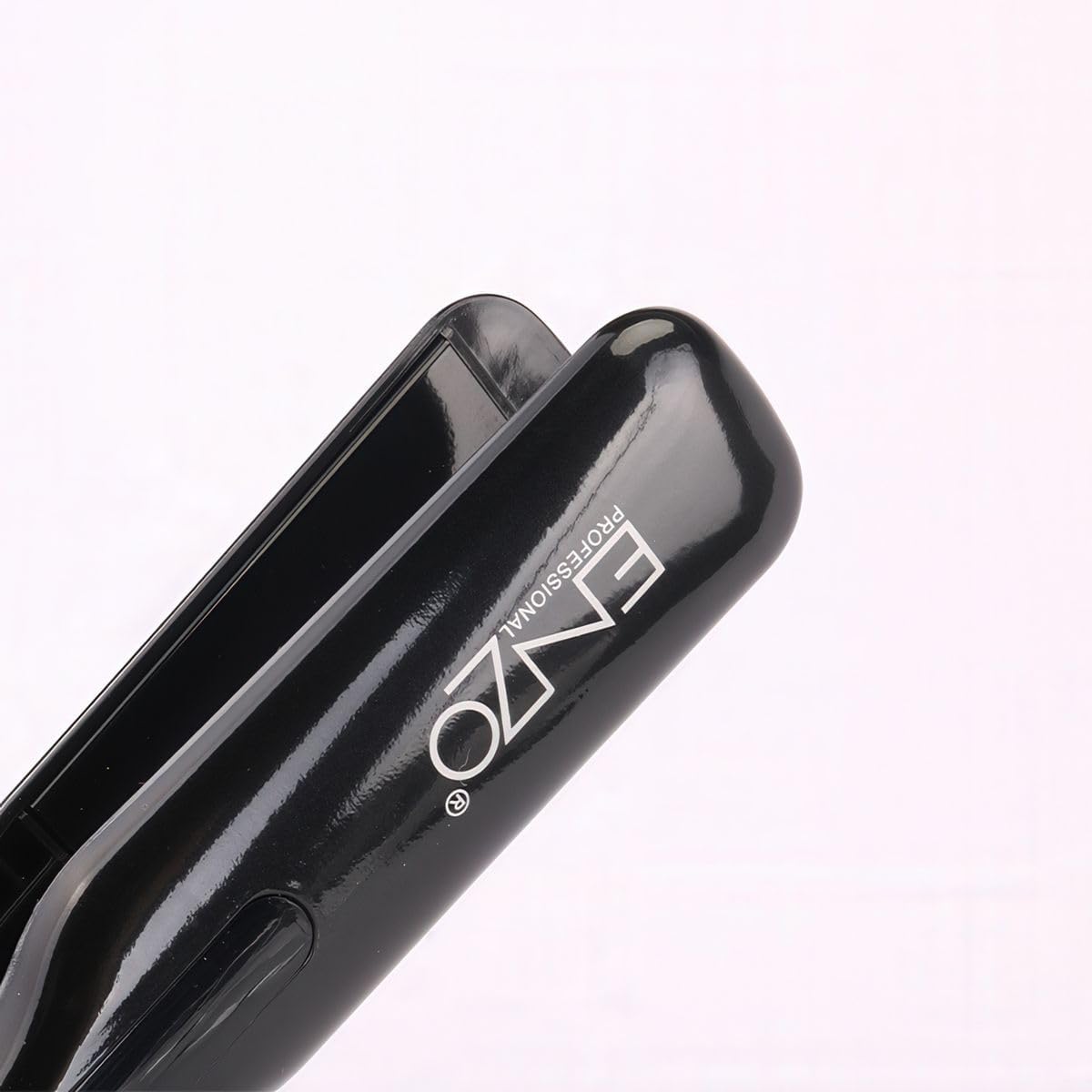 Enzo Graphite Titanium Hair Straightener + NOVIQ Heat Spray 250 ml | Dual Voltage Flat Iron with Adjustable Heat (130¬∞C‚Äì230¬∞C) | Fast Heat-Up, Frizz-Free Shine, and Smooth Styling